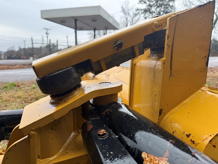 caterpillar-d1-image-13