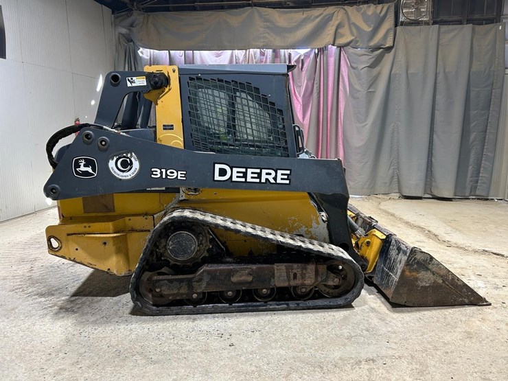 deere-319e-image-5