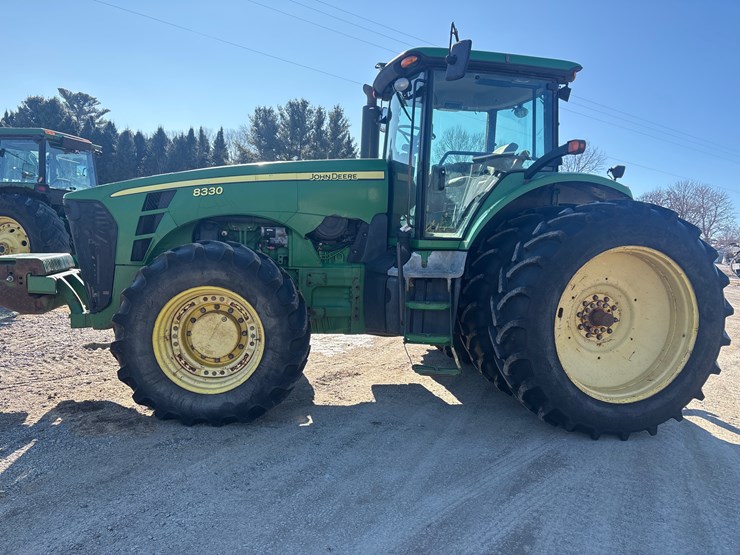 john-deere-8330-image-2