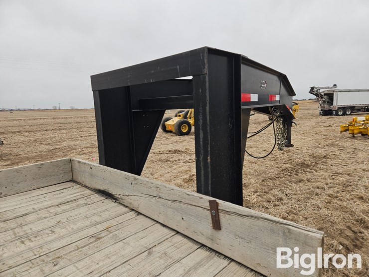 2010-neil-20'-t/a-gooseneck-nurse-tank/sprayer-trailer-w/duals-image-17