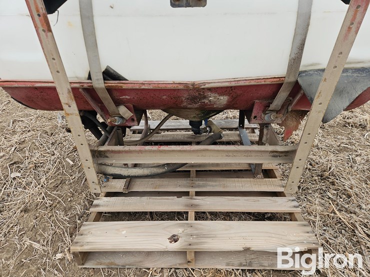 300-gallon-3-pt-sprayer-image-11