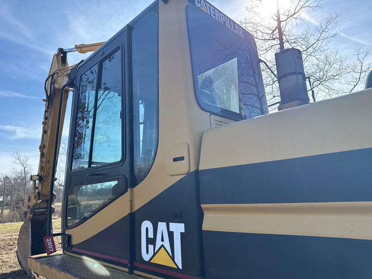 caterpillar-322-image-28