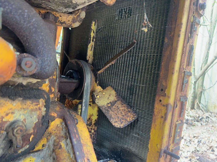 caterpillar-fifteen-crawler-image-16