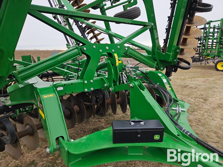 2020-john-deere-2633-image-12