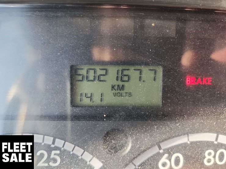 2012-freightliner-m2-106-image-9