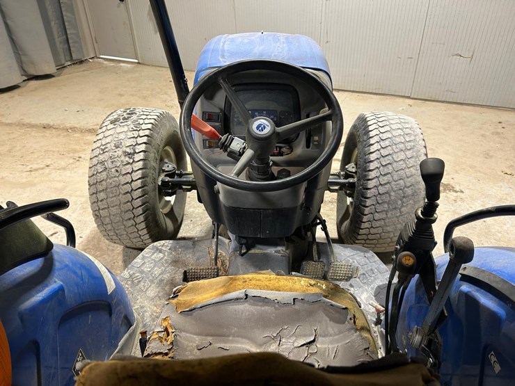 new-holland-tn70-image-21