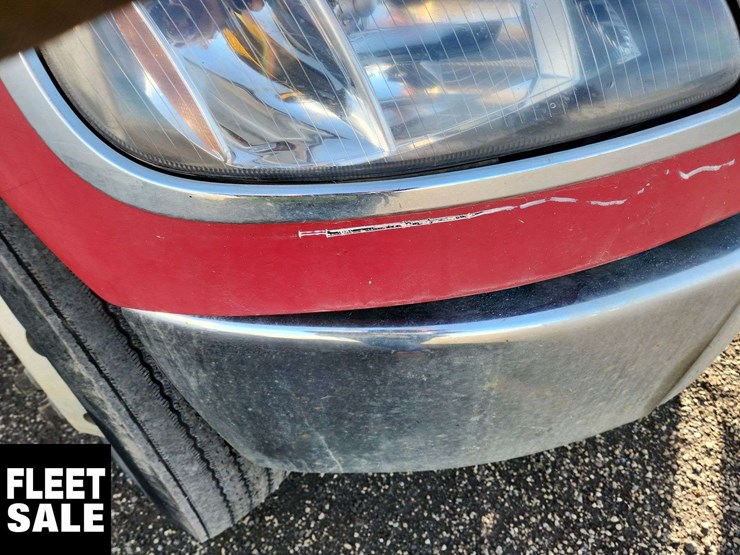 2012-freightliner-m2-106-image-29