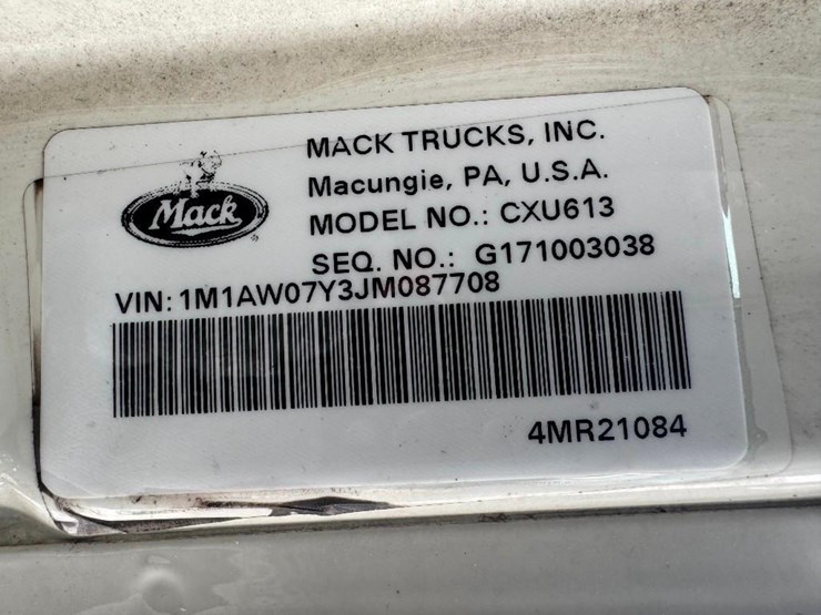 2018-mack-cxu613-day-cab-image-22