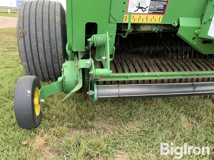 2012-john-deere-568-image-13