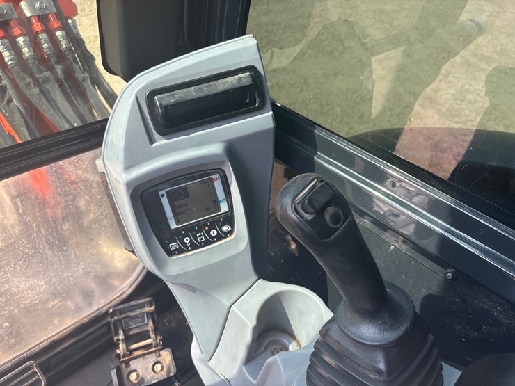 2017-kubota-kx040-4r3a-image-17