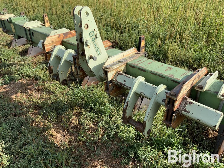 8r36-duckbill-hiller-on-john-deere-toolbar-image-10