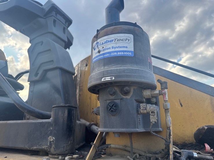 caterpillar-ap-655f-image-21