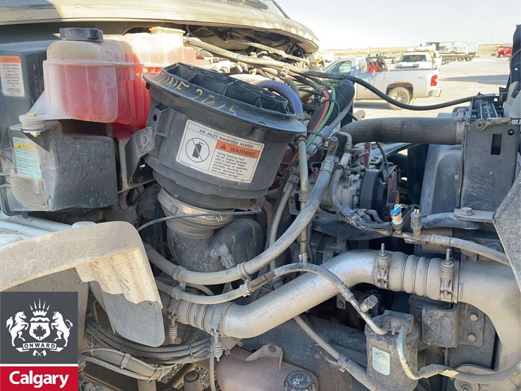 2016-freightliner-m2-106-image-23