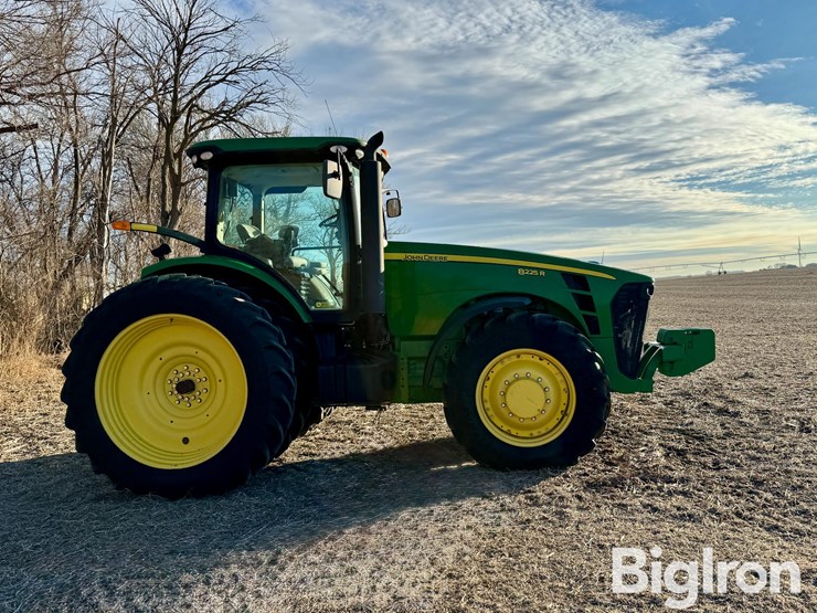 2010-john-deere-8225r-image-4