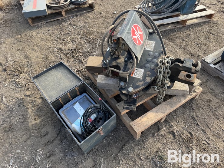 pro-trakker-hydraulic-guidance-hitch-image-3