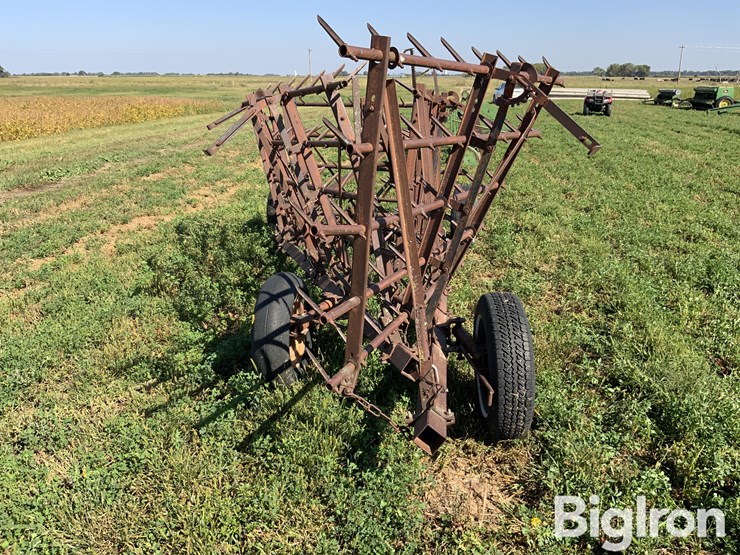 30’-5-section-folding-spiked-tooth-harrow-image-5