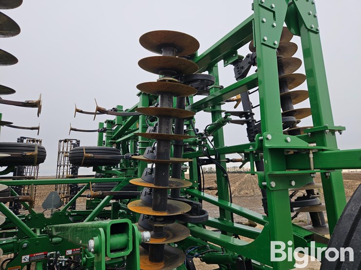 2015-john-deere-2310-image-12