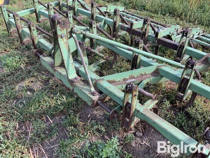 john-deere-12-image-9