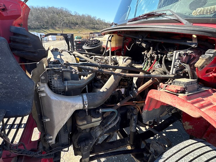 2006-freightliner-m2-106-image-6