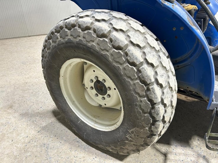 new-holland-tn70-image-11