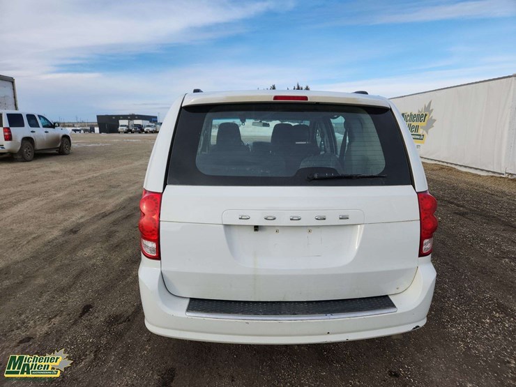 2015-dodge-grand-caravan-image-22