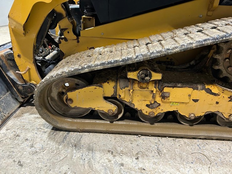 2020-caterpillar-259d3-image-47