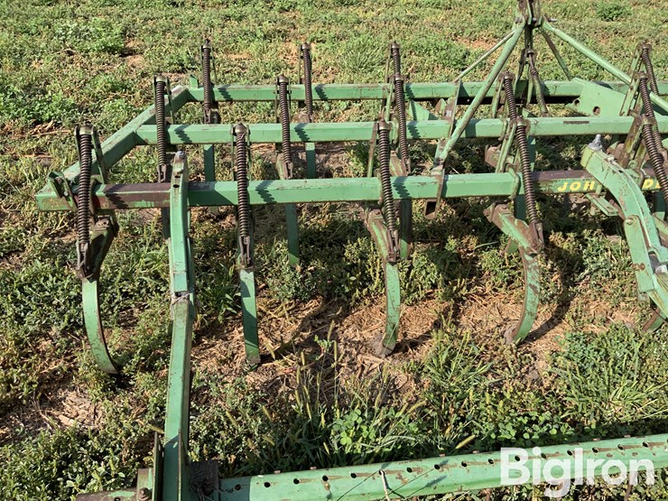 john-deere-12-image-18