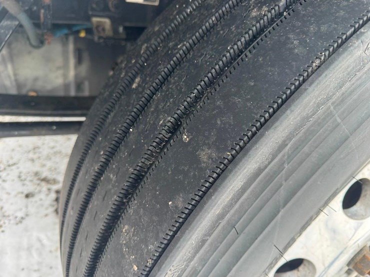 2017-peterbilt-567-image-17