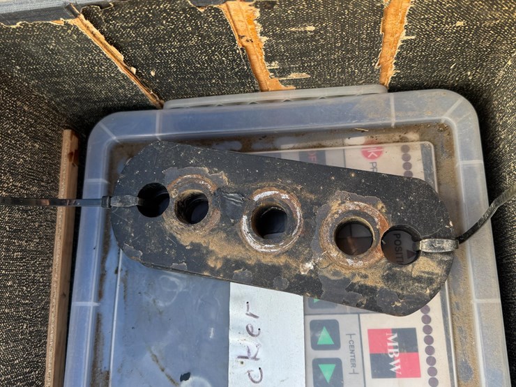 pro-trakker-hydraulic-guidance-hitch-image-17