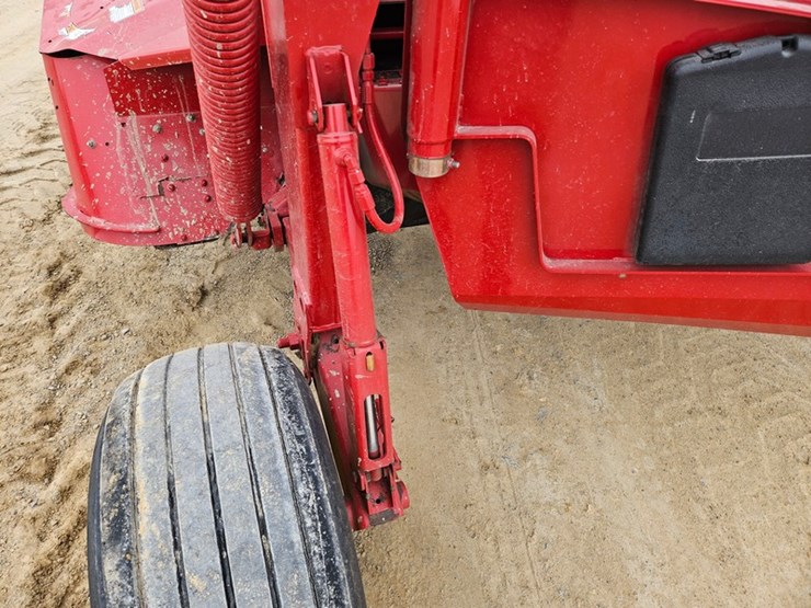 new-holland-h7450-image-28