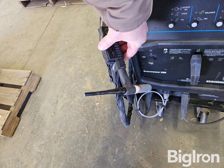 miller-syncrowave-200-tig-welder-image-12