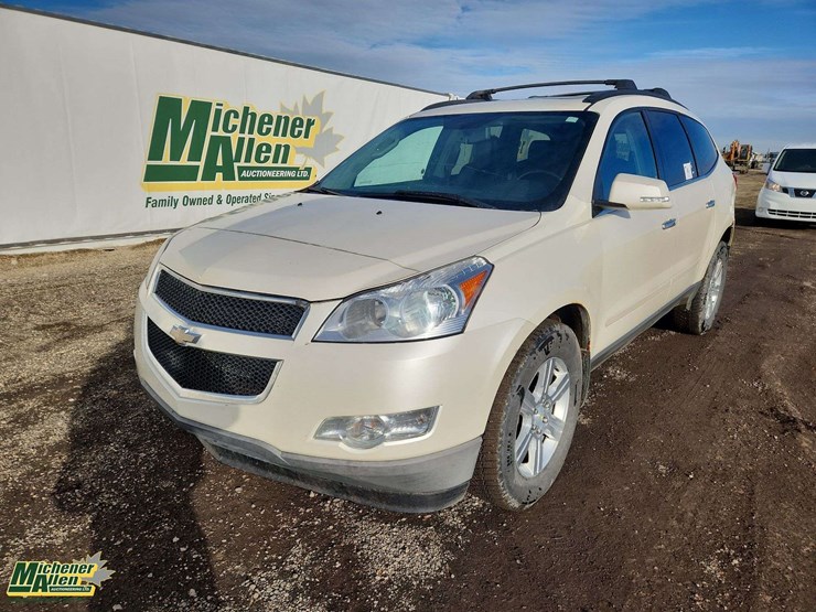 2011-chevrolet-traverse-image-1