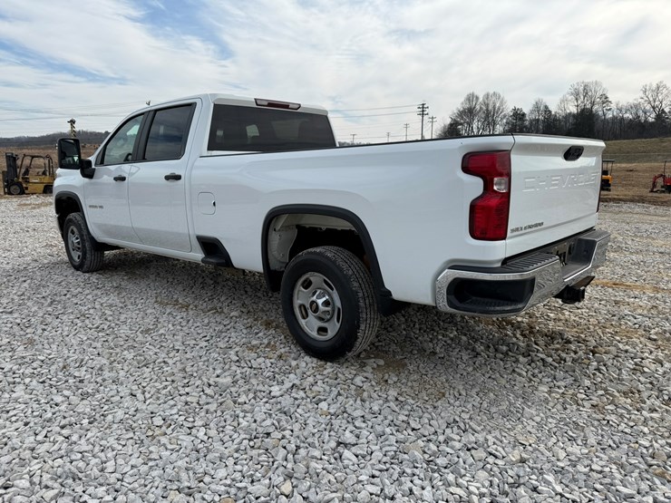 2022-chevrolet-silverado-2500-image-3