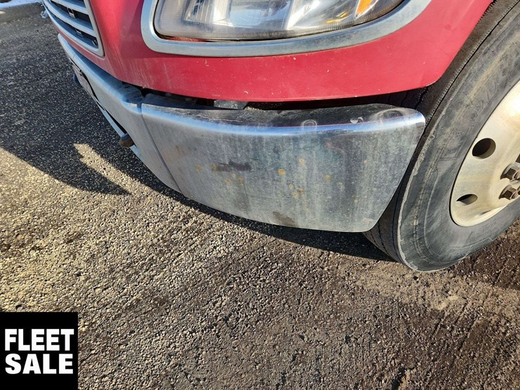 2012-freightliner-m2-106-image-32