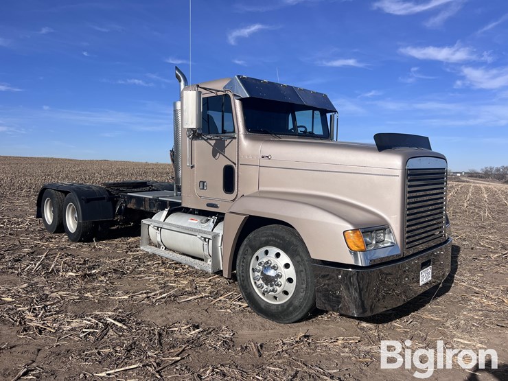 2000-freightliner-fld120-image-3