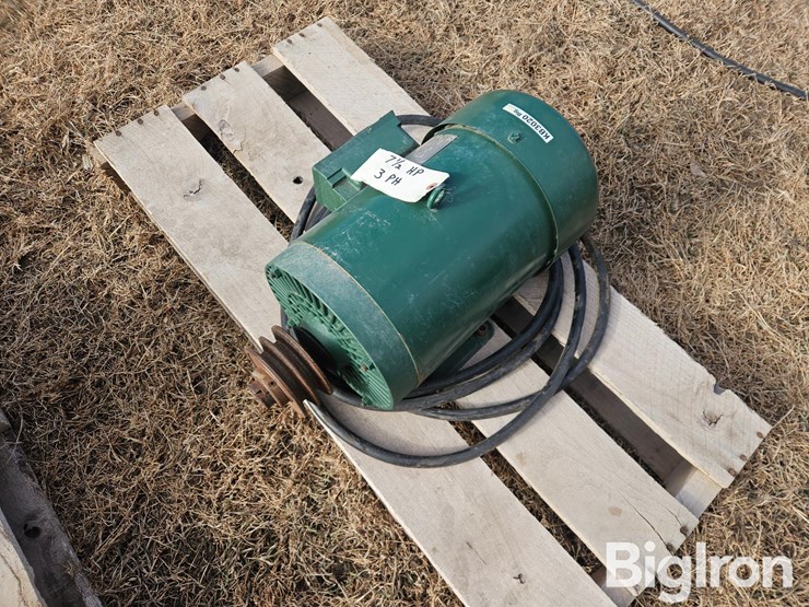 dayton-7.5-hp-3-phase-electric-motor-image-3