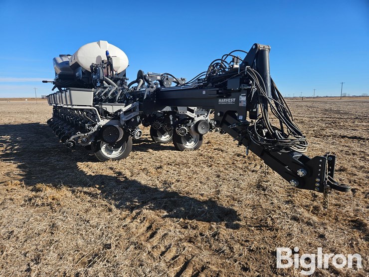 2023-harvest-international-24r30-high-speed-precision-ccs-planter-image-3