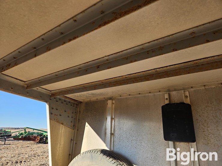 2009-wilson-livestock-trailer-image-12