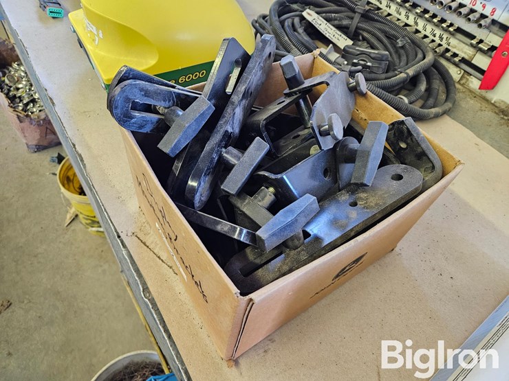 display-mounting-brackets-image-2