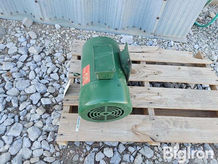 dayton-7.5-hp-electric-motor-image-5