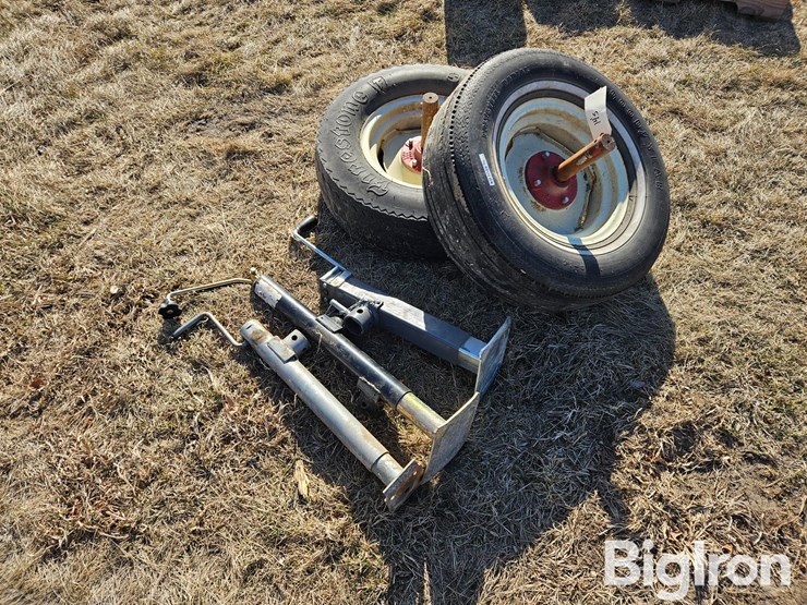 14"-tires-w/hubs-&-trailer-jacks-image-2