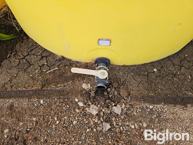 3000-gal-vertical-poly-tank-image-4