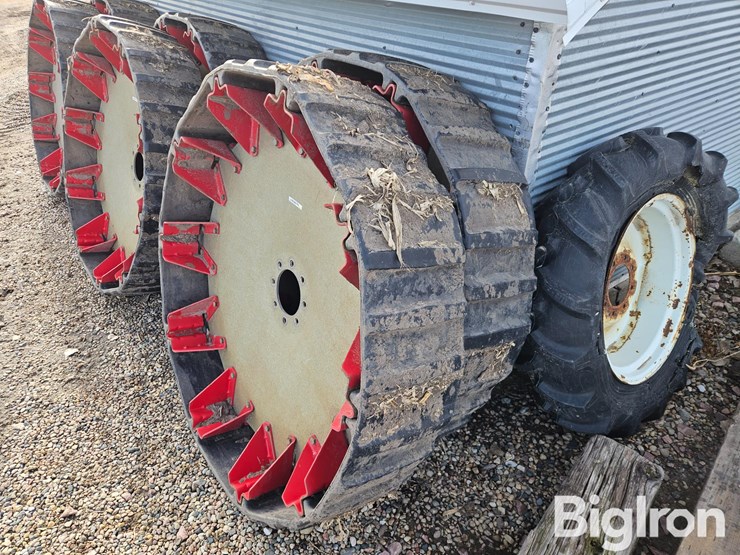 lindsay-nftrax-airless-pivot-tires-image-3