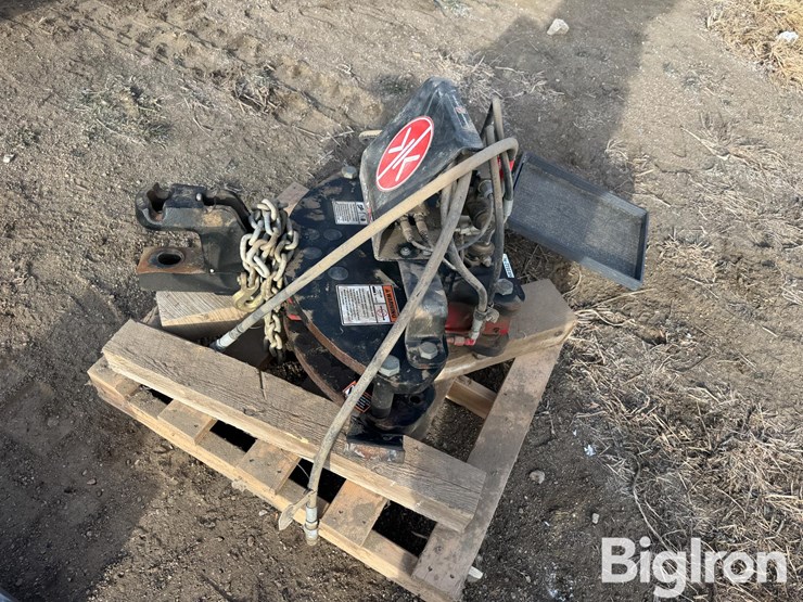 pro-trakker-hydraulic-guidance-hitch-image-8