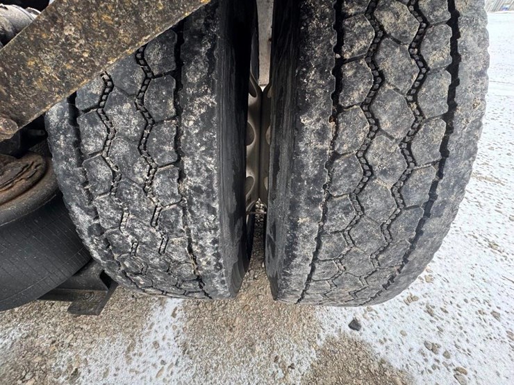 2018-mack-cxu613-day-cab-image-21