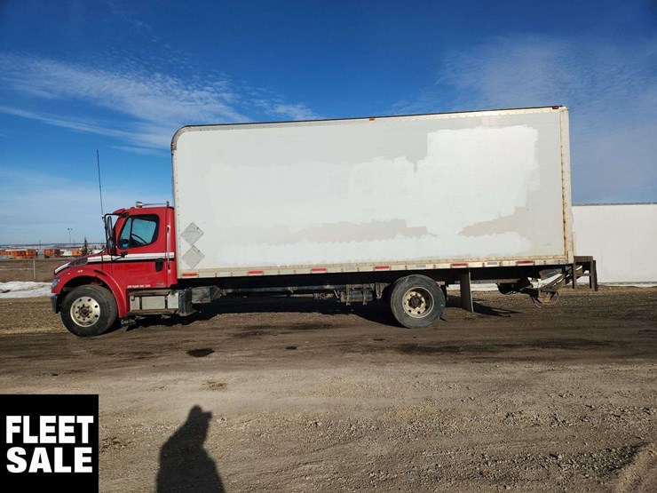 2012-freightliner-m2-106-image-20