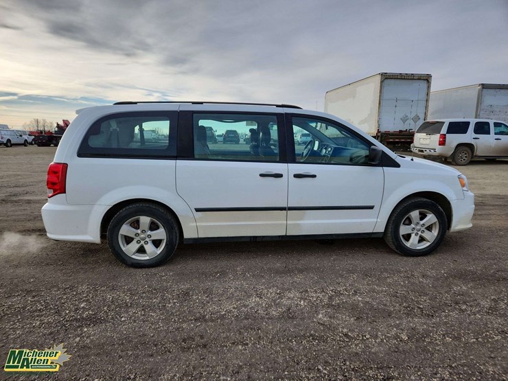 2015-dodge-grand-caravan-image-24