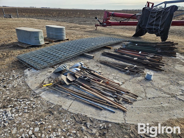 mesh-livestock-panels,-t-posts-&-fencing/livestock-items-image-1