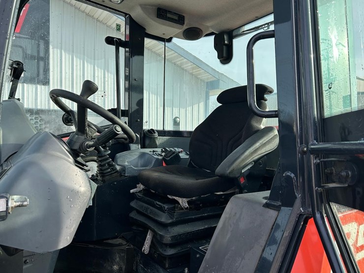 2021-kubota-r530-image-16