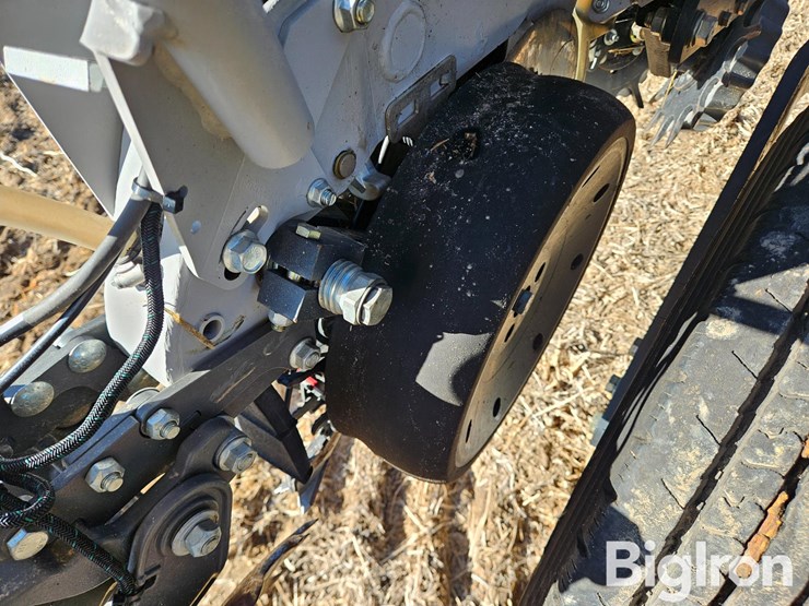 2023-harvest-international-24r30-high-speed-precision-ccs-planter-image-19